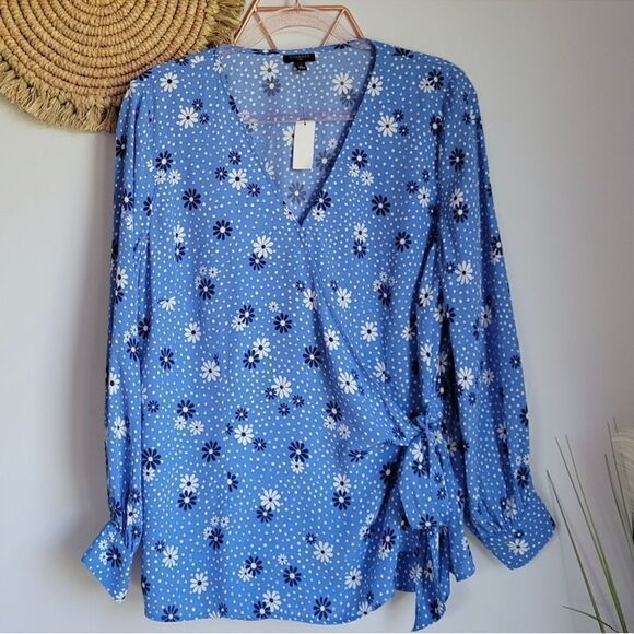 Talbots Petites Blue Flora Wrap Blouse Poet Sleeve V-Neck Flowers & Dots Size LP - Picture 11 of 16